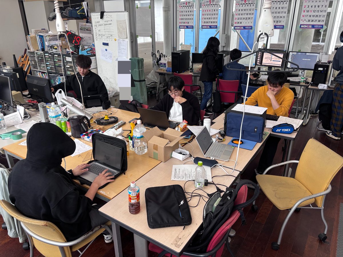 KFworks_UKK's tweet photo. 【今日の学F】
皆コスト作業に勤しんでおります…
もうすぐ梅雨がやってきます…

 #春から北九大
#北九州市立大学
#学生フォーミュラ https://t.co/5HX26caa37