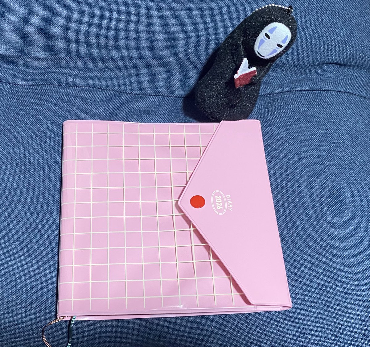 baDCm8kdp2QIYzK's tweet photo. #マークス #funlog 
ライフログ用の手帳届いた- ̗̀📦 ̖́-
色アイボリーの方がいいな～と思ってたけど、実物見たらピンクも可愛いな🐰🎀💗
その日見た映画とか本を記録できる所があるから、【スマホいじりすぎてここの部分の空白が多くなったら映画を観る】って習慣をつけたい。
あとあと、→ https://t.co/LhlIhYA3uR