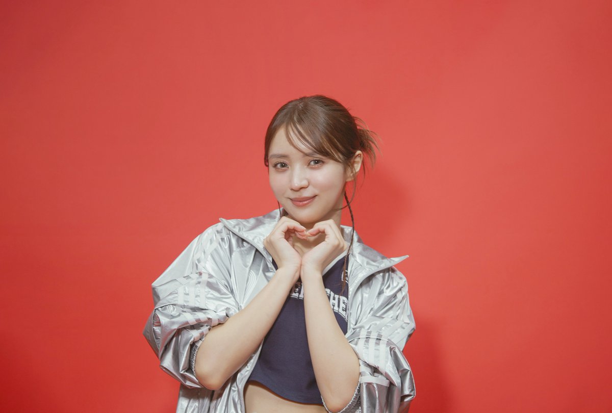 oshiraku's tweet photo. 🎤推し楽 インタビュー👀✨

＼1stシングル「Game of Life」発売中💿／
#yousti さんが登場💗

詳細はこちら👉https://t.co/nfVtAH9OXd

今作の制作背景や作詞との向き合い方、さらにaistiの皆さんとの関係性について、じっくりお話を伺いました😌🌸

#小林由依

@yui_and_staff https://t.co/MKY0KvgmQU