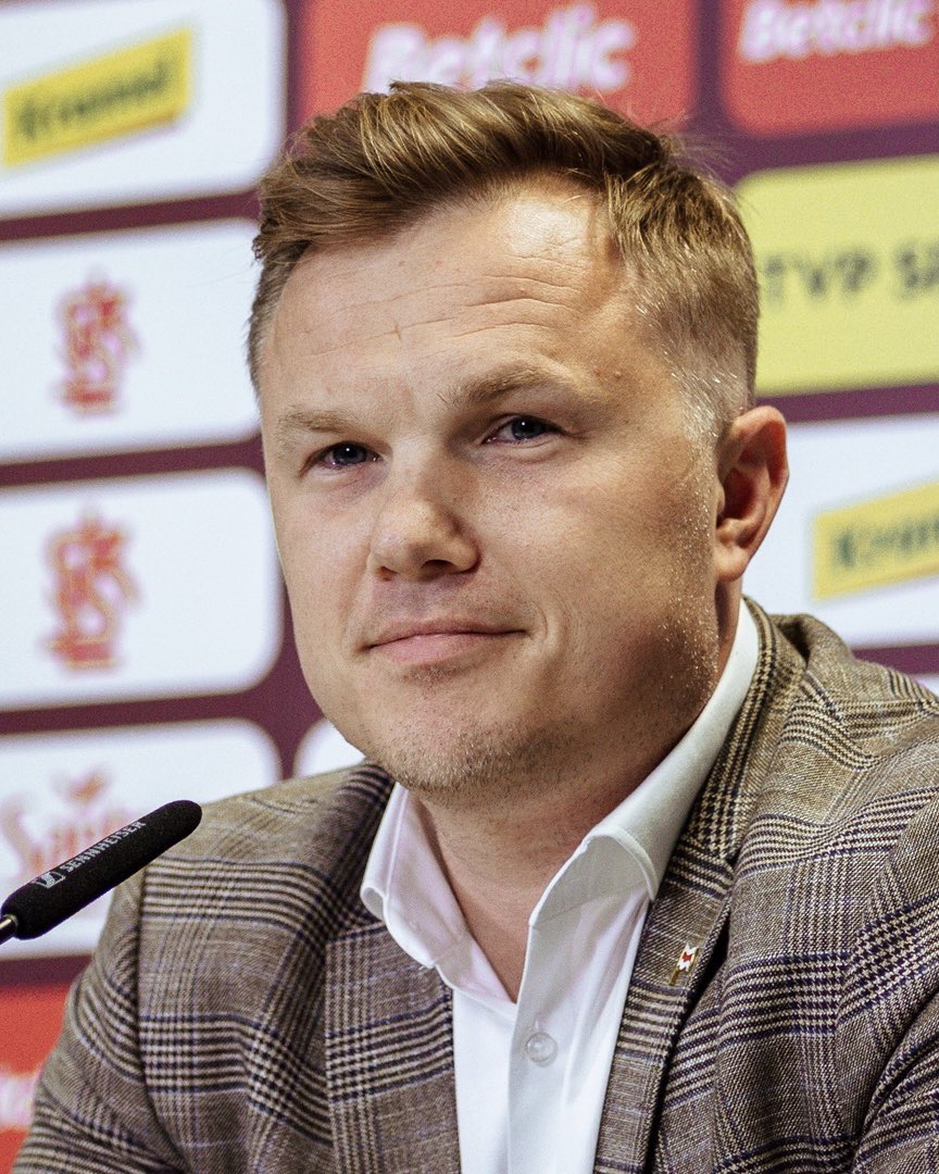 LKS_Lodz's tweet image. ℹ️ ŁKS Łódź żegna się z Robertem Grafem, który będzie kontynuował swoją karierę w chorwackim Hajduku Split. Obowiązki związane z funkcjonowaniem pionu sportowego przejmie w całości Radosław Mozyrko, dyrektor sportowy ŁKS-u.

Więcej: lkslodz.pl/RobertGraf