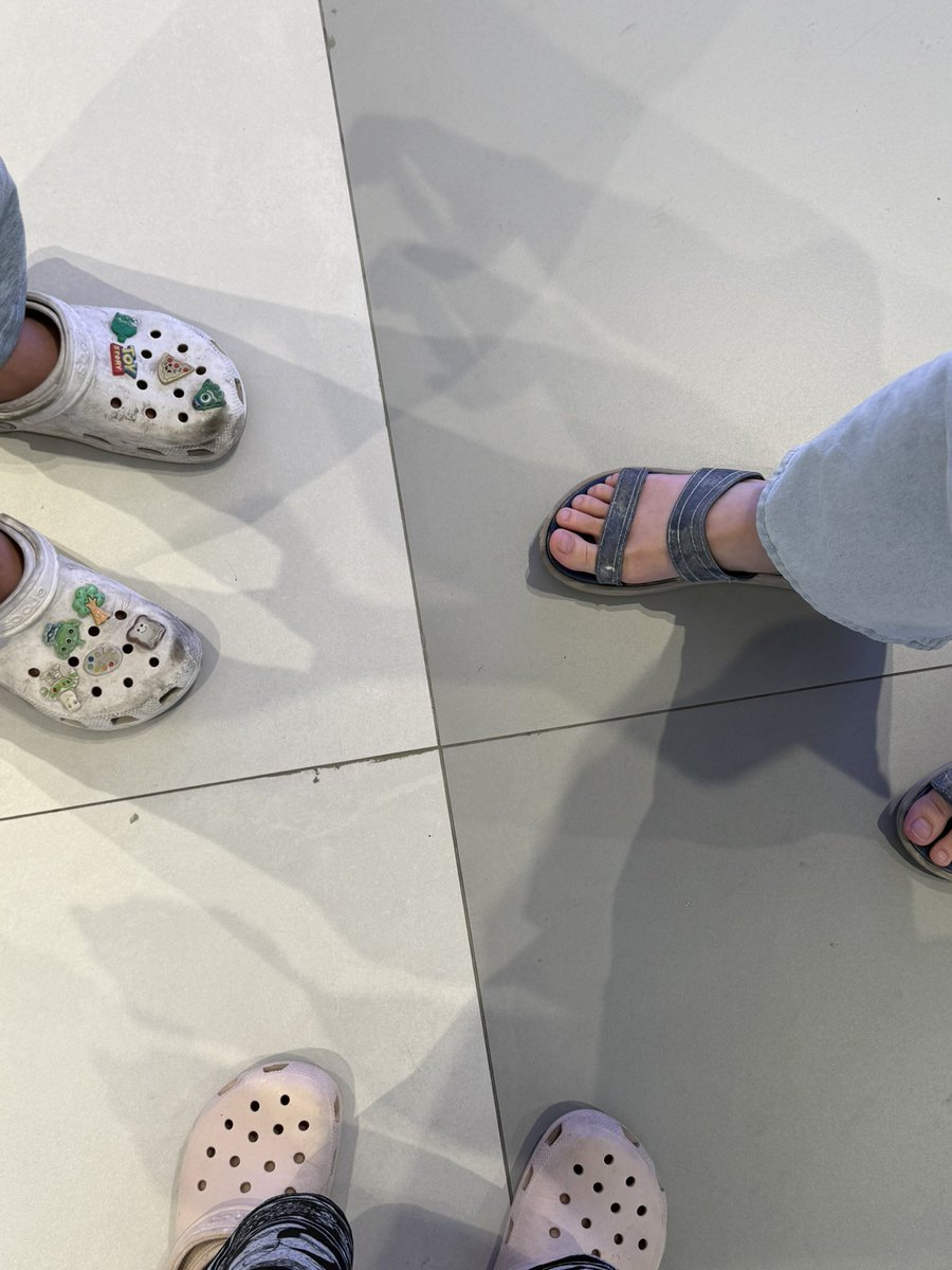 Merlyrine's tweet photo. หลังสงกรานต์❌
หลังสงคราม ✅
@Evelyn_KwikKwik https://t.co/kLUWt0zaBG