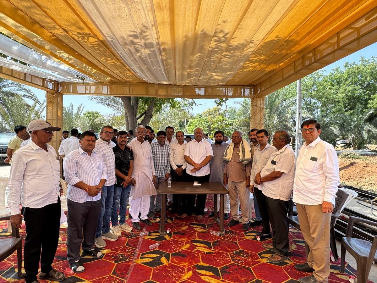 saXamNews's tweet photo. #કચ્છ 
સ્થાનિક સ્વરાજ ચૂંટણી અપડેટ

ભચાઉ તાલુકા પંચાયતની 3 સીટો ભાજપને બિનહરીફ

મોટી ચિરઇ, મોરગર, ચોપડવા સીટ બિન હરીફ  થઈ

જિલ્લા પંચાયત બાદ તાલુકા પંચાયતની 3 સીટ મળી બિનહરીફ

રાપર ધારાસભ્યની આગેવાની હેઠળ ભચાઉમાં ભાજપને મળી મોટી સફળતા https://t.co/bhjreYMHmv