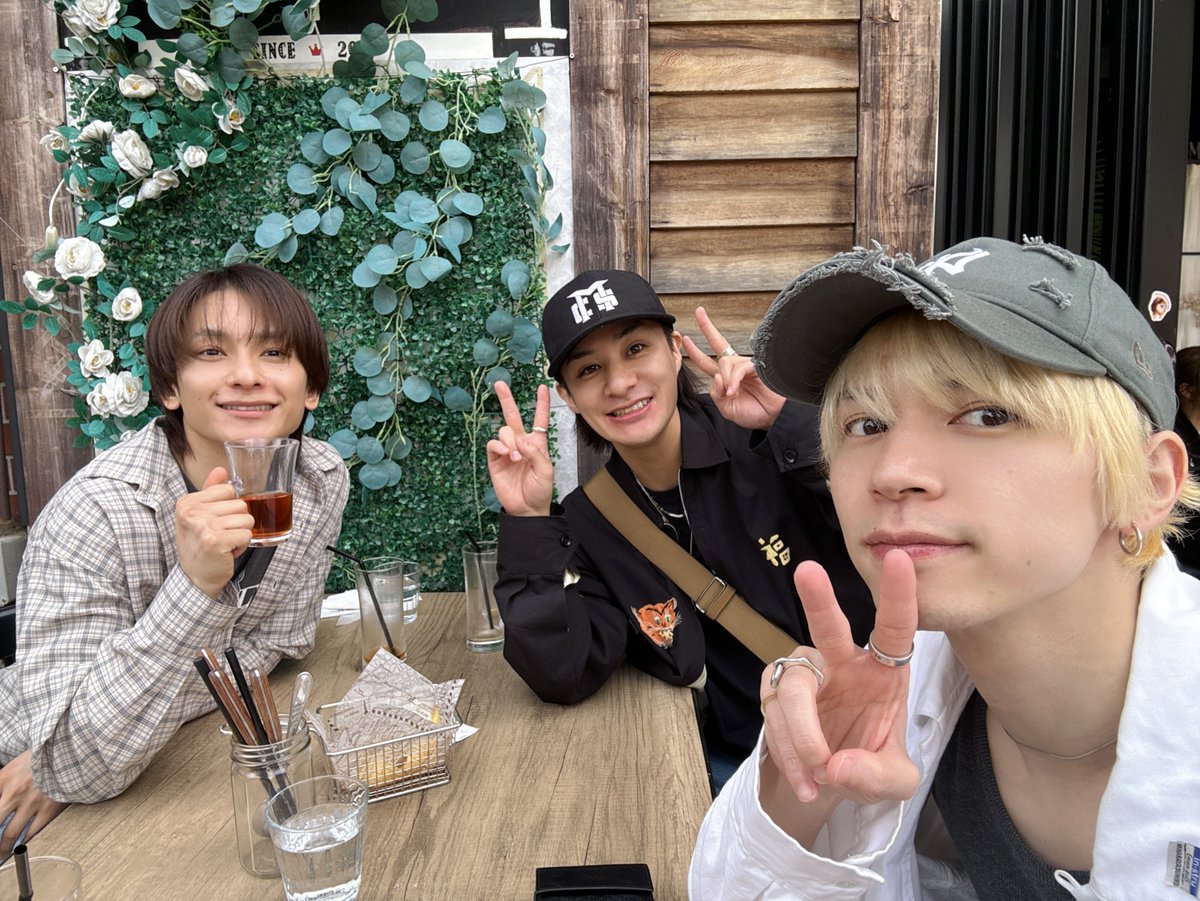 座談会Knights⚔️

そしてランチ🍴

まっきーとなおやは別件で忙しかったので、また今度☺️