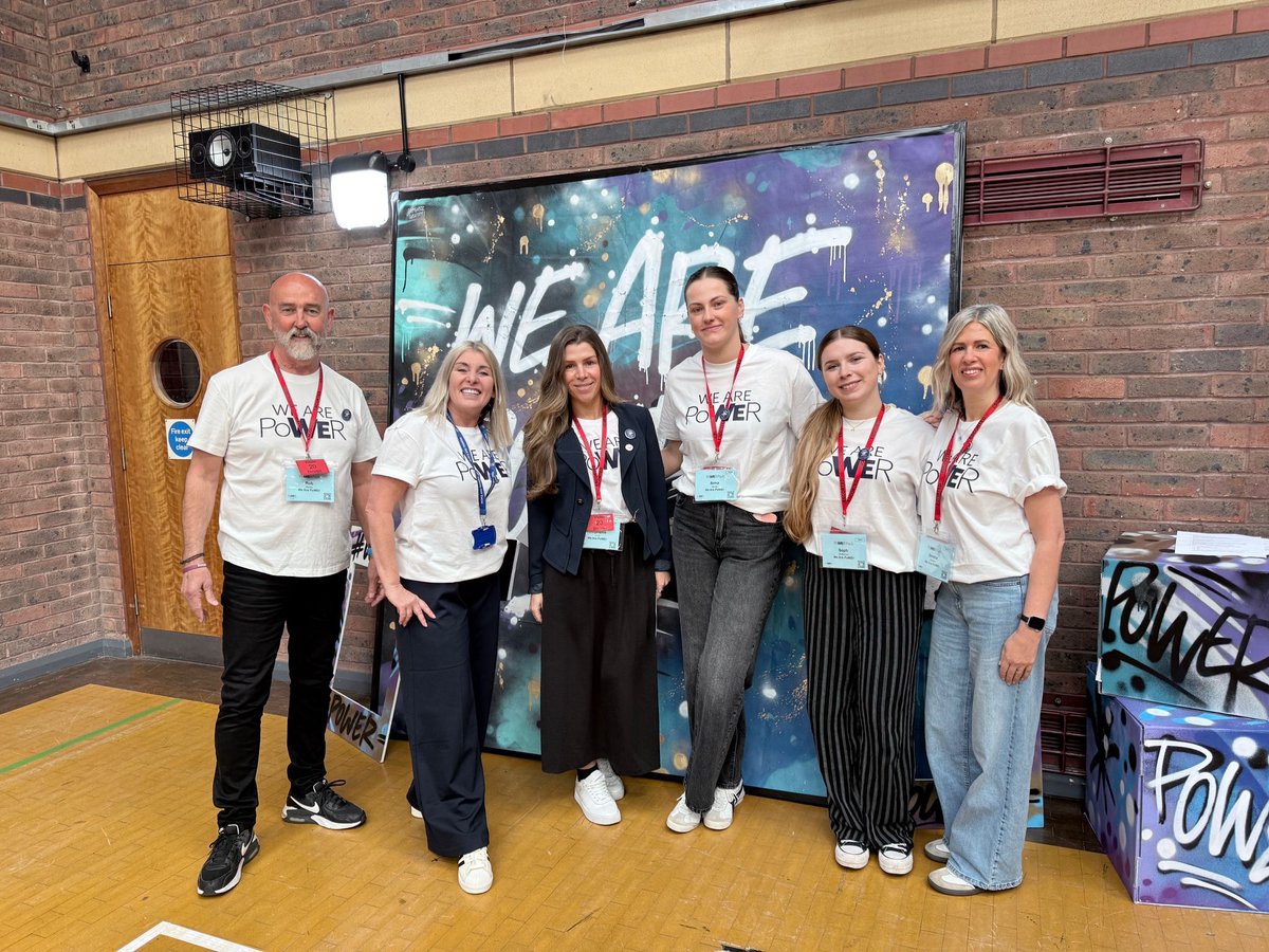 PUCollective's tweet image. The #WeArePoWEr team has been out and about💫

Yesterday, we met at HMS Eaglet to welcome students from @COLCollege to their first PoWEr Pack session🤩

What a day! Who’s excited for the next one?!  

#PoWErPack #Careers #SkillsBuilding