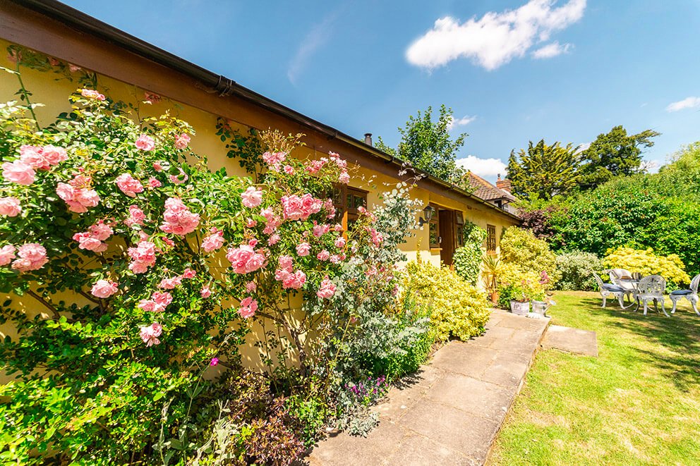 StayAtManorFarm's tweet image. Fancy a relaxing break for 2 in Suffolk this month? Book The Granary for 3 nights for just £246! #accommodation #selfcatering #holiday #holidays #shortbreak #shortstay #dogfriendly #Suffolk