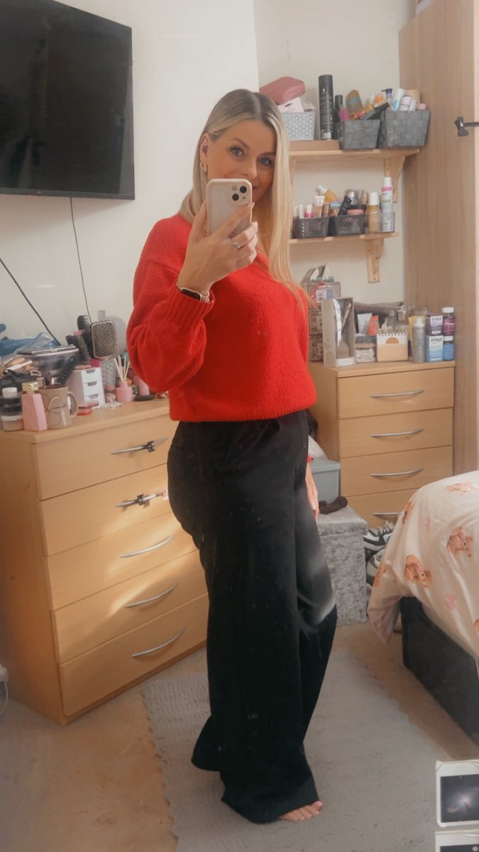 Wendj1972's tweet image. Good morning, happy hump day, hope your Wednesday is as beautiful as you and filled with all that makes you smile.   Nothing you wear is more important than your smile 🥰❤️🥰