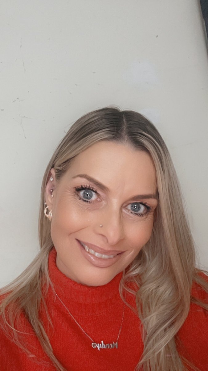 Wendj1972's tweet image. Good morning, happy hump day, hope your Wednesday is as beautiful as you and filled with all that makes you smile.   Nothing you wear is more important than your smile 🥰❤️🥰