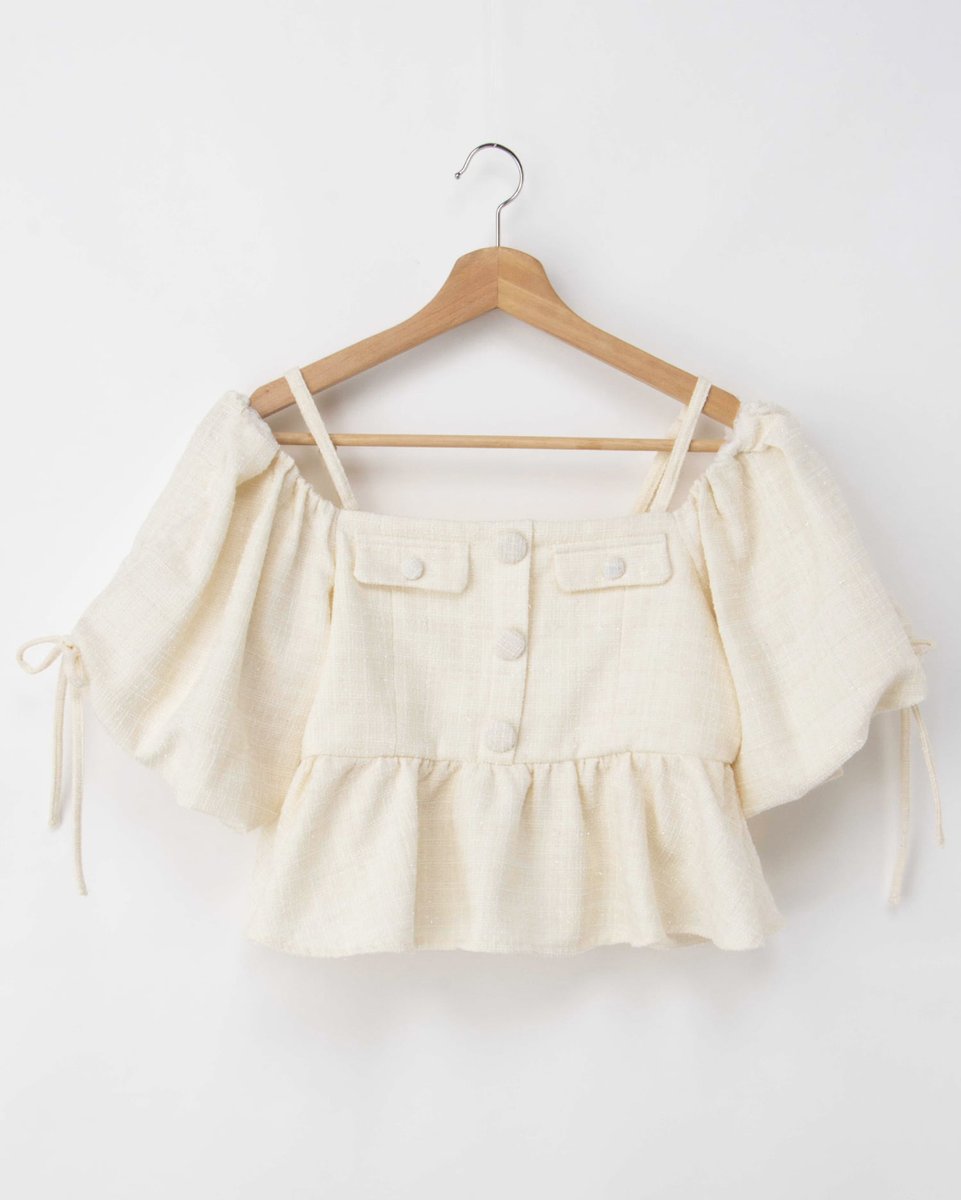 INGNI_STORE's tweet photo. 𝒩ℯ𝓌 𝒸ℴ𝓁ℴ𝓇◝✩

大人気のツイードペプラムオフショルブラウスに
新色のサックスが仲間入り🧊🫧

https://t.co/jn8tAwNuRy https://t.co/nYyPnaQylJ