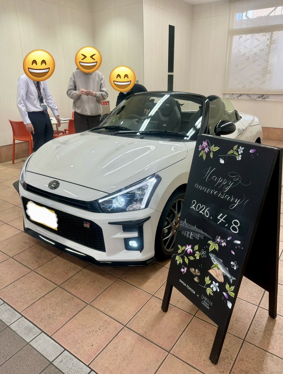 13年間お世話になったヴイッツちゃんとはさよならして、コペンGRスポーツが納車されました！
話のネタにと思い試乗したら、カートみたいな動きに一目惚れ（笑）
今年の8月に生産終わる事もあって、速攻で乗り換えを決意しての購入でした💦
そういえば写真残してなかったなと思い、今更ながらのポスト😰