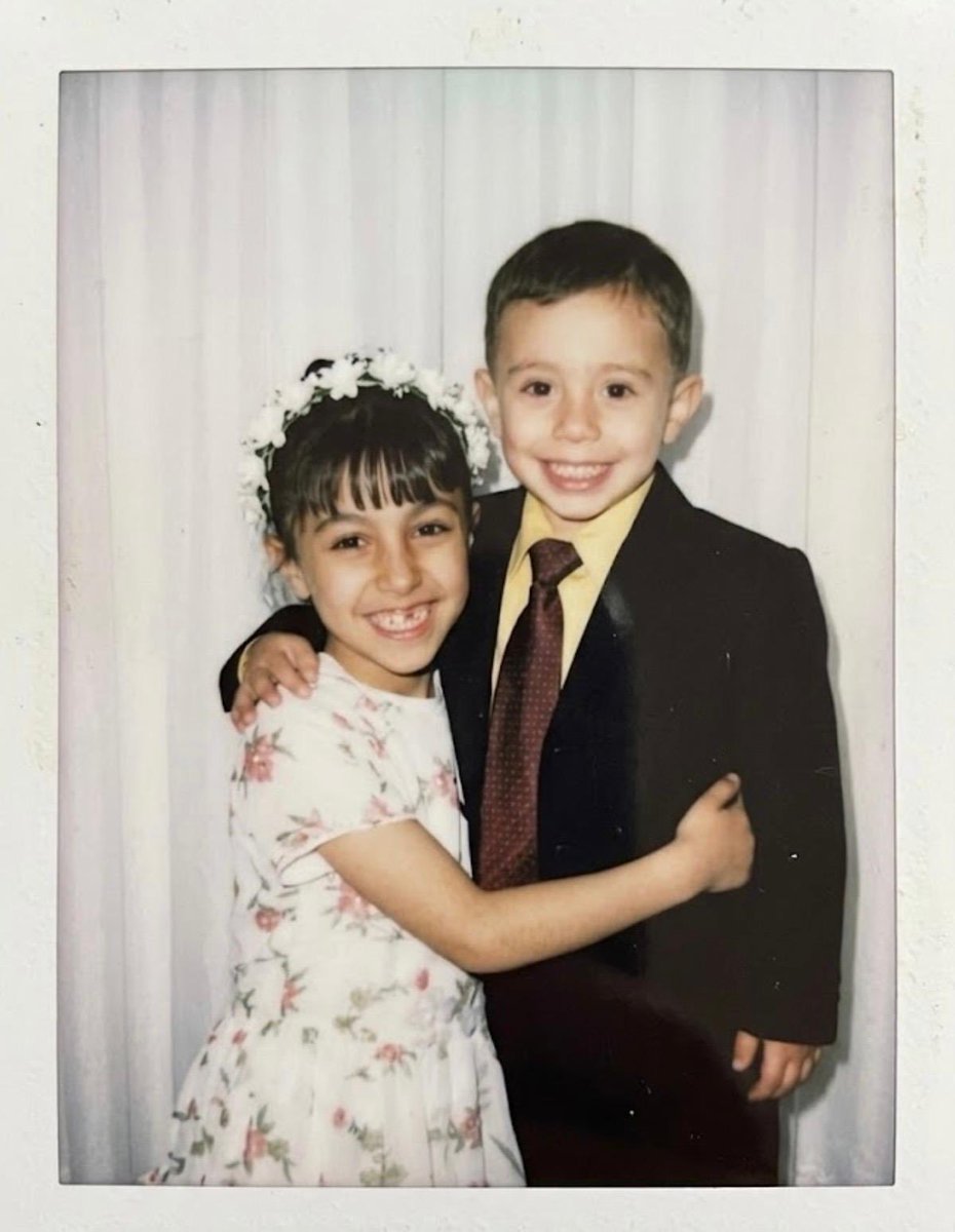 muharremcmgz's tweet image. Hevesim değil nefesim oldun hergün,
Aracım değil amacım oldun herşeyde,
Sensizliğe tahammülüm yok yeni gelmiş değil geri gelmişsin ömrüme…
Eskiden bi yerlerden aşina kalbim sana…
@gundemsizgundem #MR