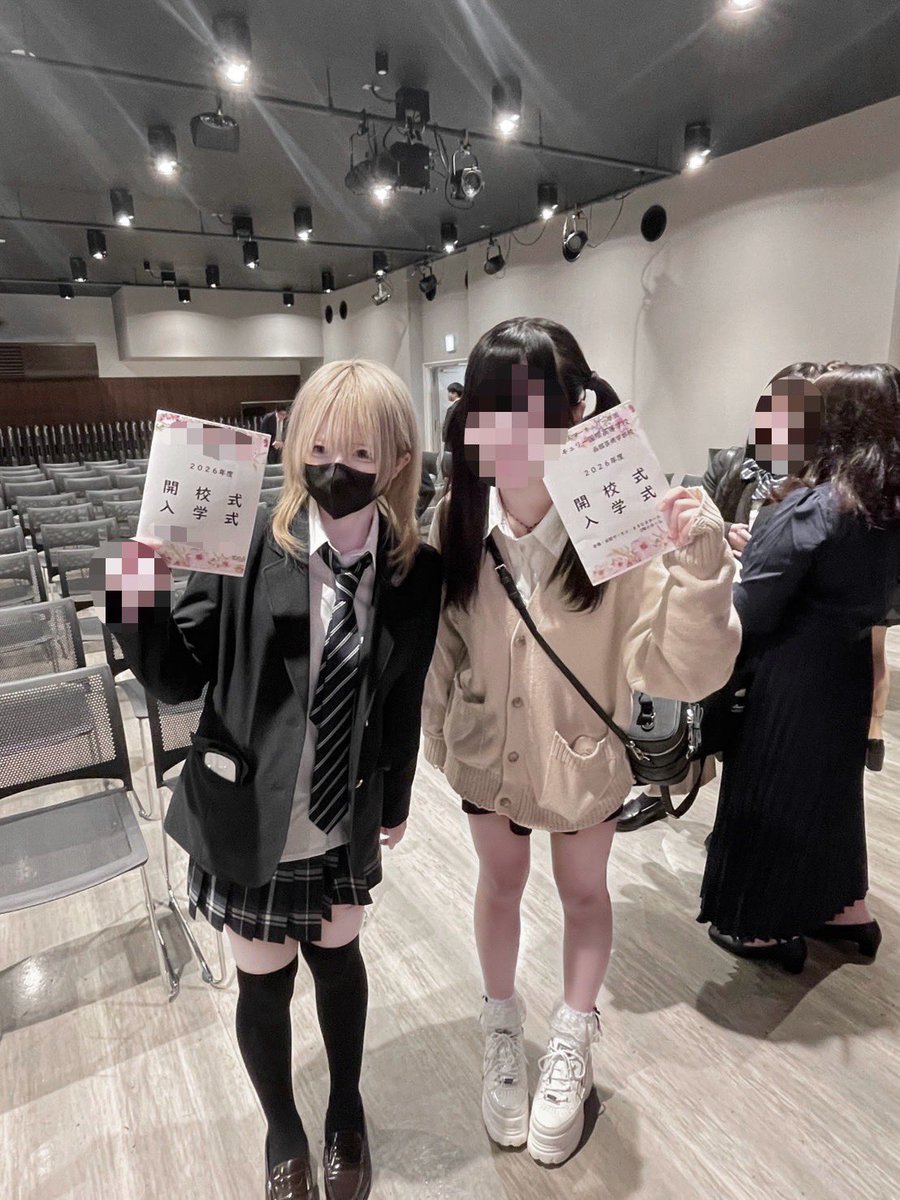 ⃟⃟⃟ tweet media