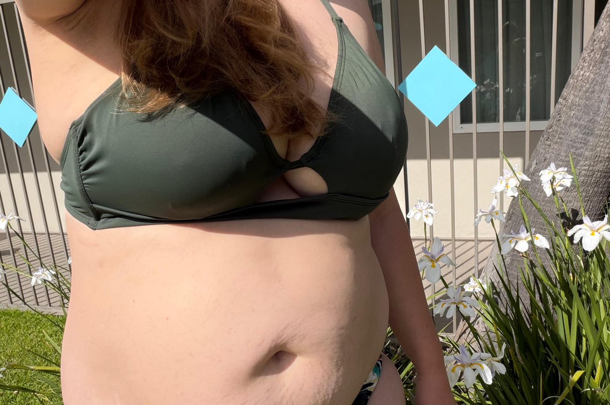 MominatrixEmber's tweet image. #bigboobs #pool #milkyboobs