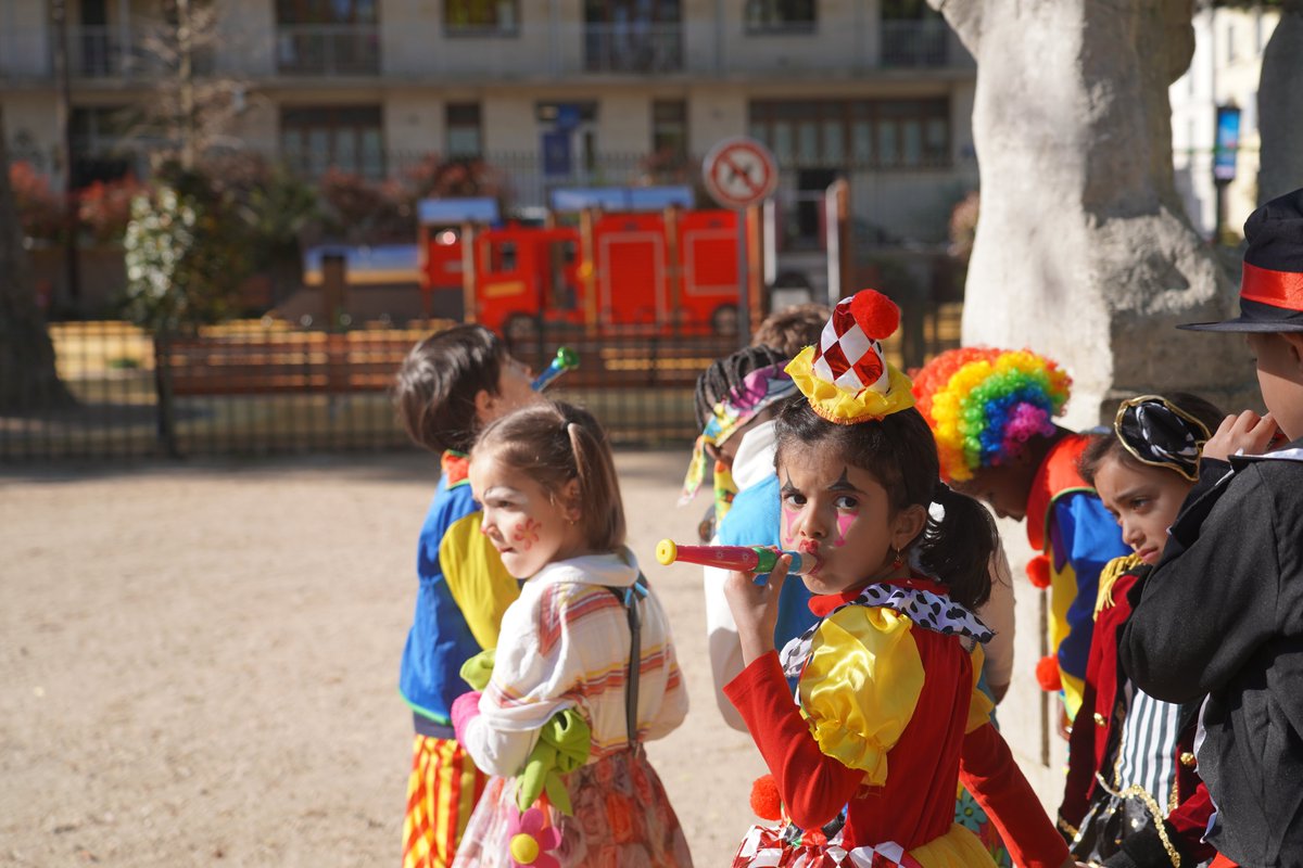 Montmorency_95's tweet image. #Carnaval | 🎭 Hier matin, le centre-ville s’est animé avec un défilé haut en couleurs avec les élèves de l’école Pasteur, déguisés en clowns, Minions, monstres, …
Un moment festif, joyeux et chaleureux partagé avec les parents et les enseignants !