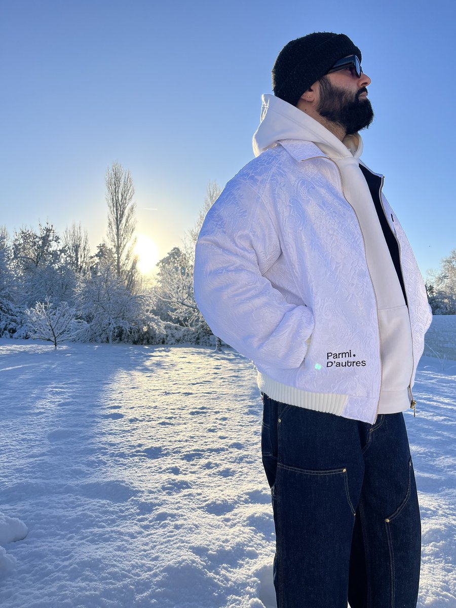 parmi_dautres's tweet photo. Ce genre de bombers 
https://t.co/X499nsHc75 https://t.co/7DL4RYcLjw