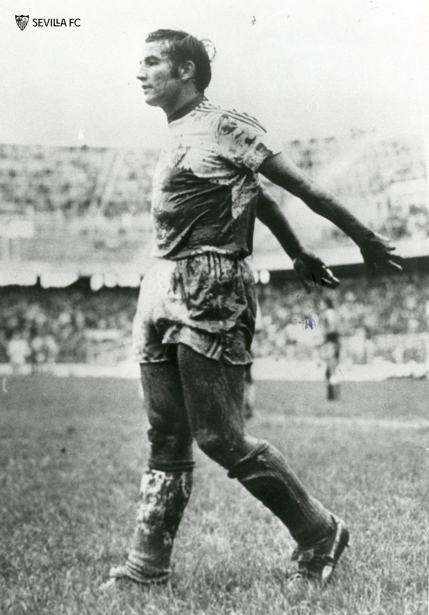 📸 Curro Sanjosé, leyenda eterna del <a href="/SevillaFC/">Sevilla Fútbol Club</a>.

#WeAreSevilla