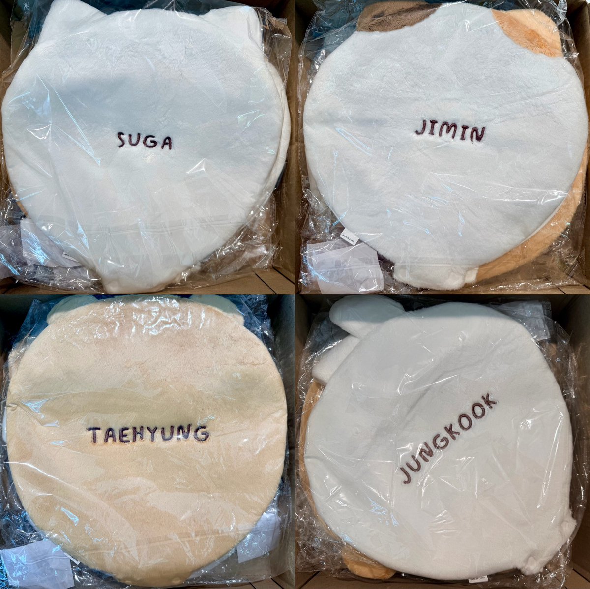 𝟸𝟶𝟸𝟼 ᴀʀɪʀᴀɴɢ ᴡᴏʀʟᴅ ᴛᴏᴜʀ 
𝘽𝙏𝙎 𝘾𝙊𝙇𝙇𝘼𝘽 𝘾𝙃𝙀𝙀𝙍𝙄𝙉𝙂 𝙆𝙄𝙏

🔍 콘서트 필수 응원 아이템 🔎

택배 받고 놀랐어요!!!
선물이 한가득😍🥰
이쁘게 꾸며서 부산콘에 잘 데리고 갈게요!!!
감사합니다🫶🏻💜

#BTS #FANOIR  
#SUGA  #JIMIN #V #JUNGKOOK 

<a href="/candySUGA309/">🍭 CANDY SUGA | 캔디슈가 🍭</a>