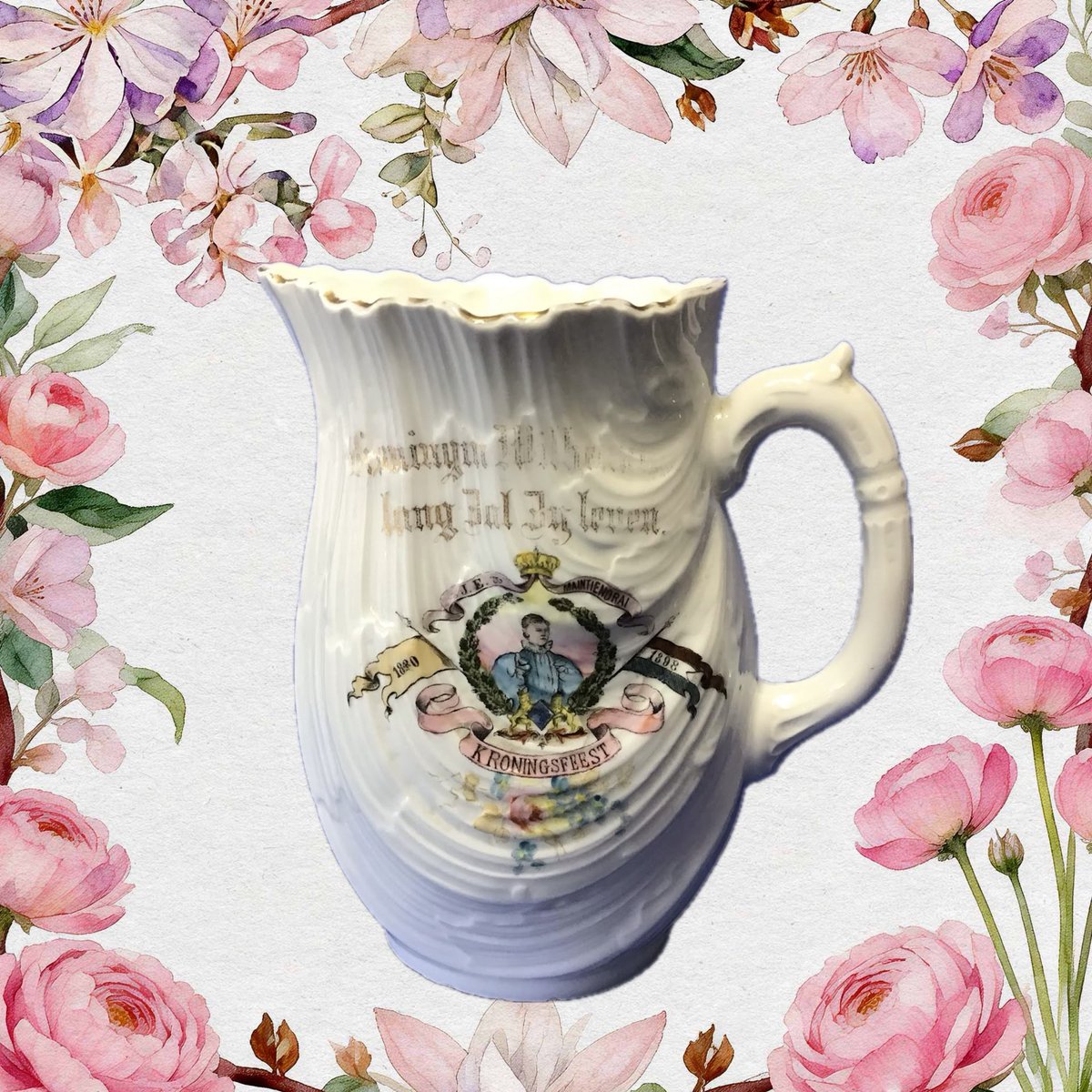 Oranjalia uit vervlogen tijden:
Kan ter herinnering aan de inhuldiging van koningin Wilhelmina in 1898.
@denroncollections.nl #DutchRoyalty