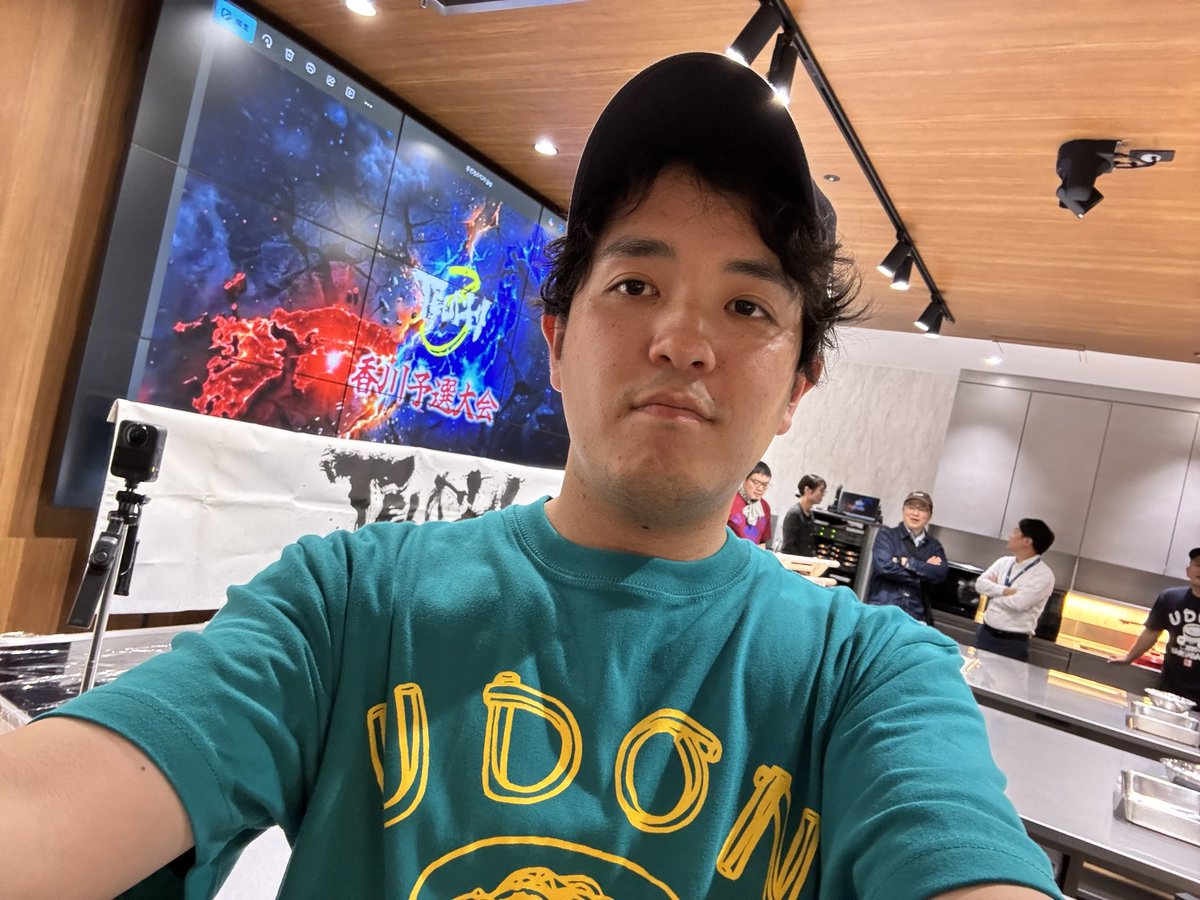 bamboovill4869's tweet photo. 店長！はじめましてでした！
そのTシャツを着て👕
#Element からそのまま
#TEUCHI の会場に直行！！

うどん職人たちの勇姿を記録に残します🎥
https://t.co/o0cJzxNAmB https://t.co/WAqhK4dAp4
