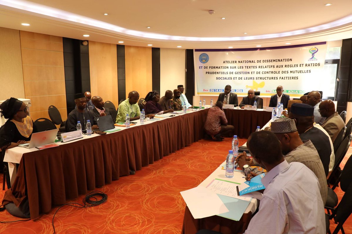 MSDS_Mali's tweet photo. UEMOA : Vers une meilleure gestion des mutuelles sociales ! Ouverture à Bamako de l'atelier sur les règles prudentielles de l'espace UEMOA. L'objectif : faire des mutuelles un levier solide pour la Couverture Sanitaire Universelle.
#Mali #UEMOA #Santé #ProtectionSociale #MSDS https://t.co/fxJqrRFNQd
