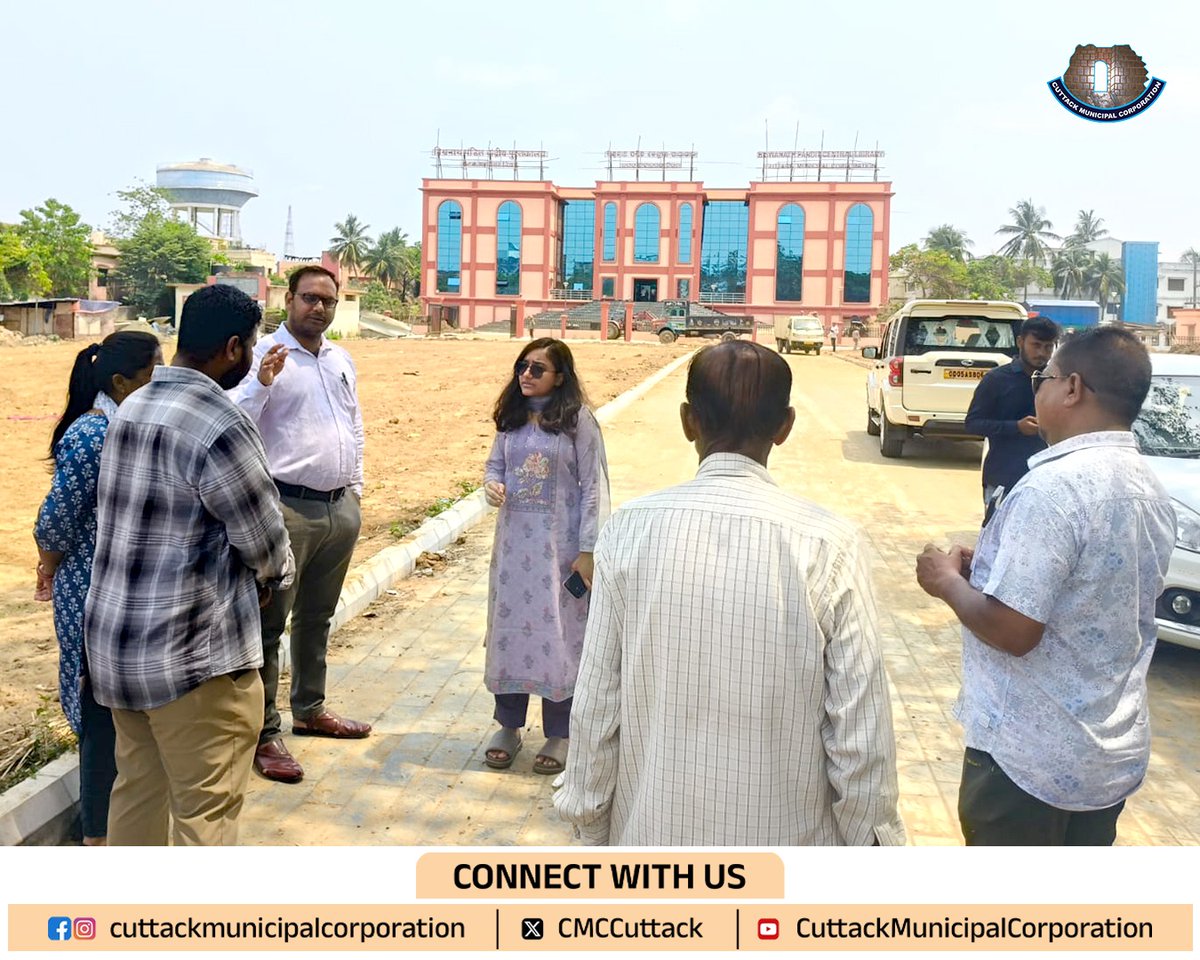 CMCCuttack's tweet image. A productive visit to Biswanath Pandit Kendriya Pathagar, where Commissioner Kirandeep Kaur Sahota reviewed ongoing work with officials.

With vibrant wall paintings and steady progress, the project is set to create an enriching space for students.

#EducationMatters #CMC