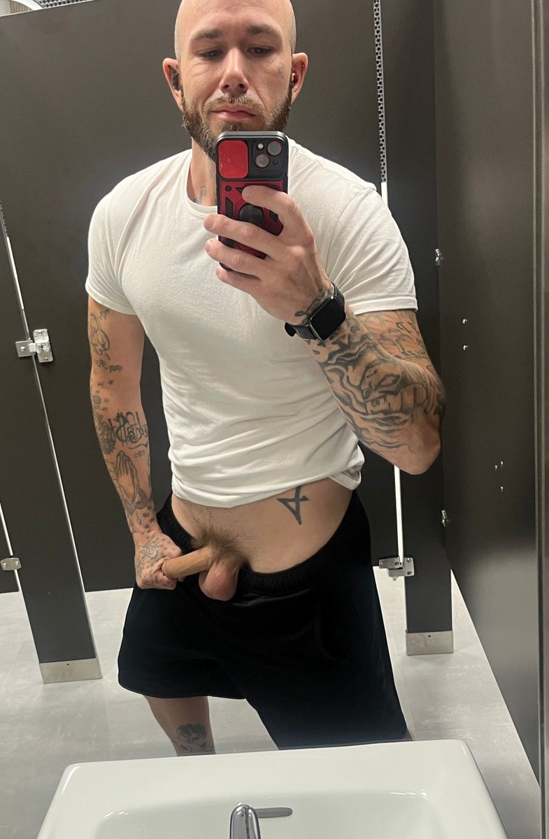 SSSSaxon (6K) tweet media