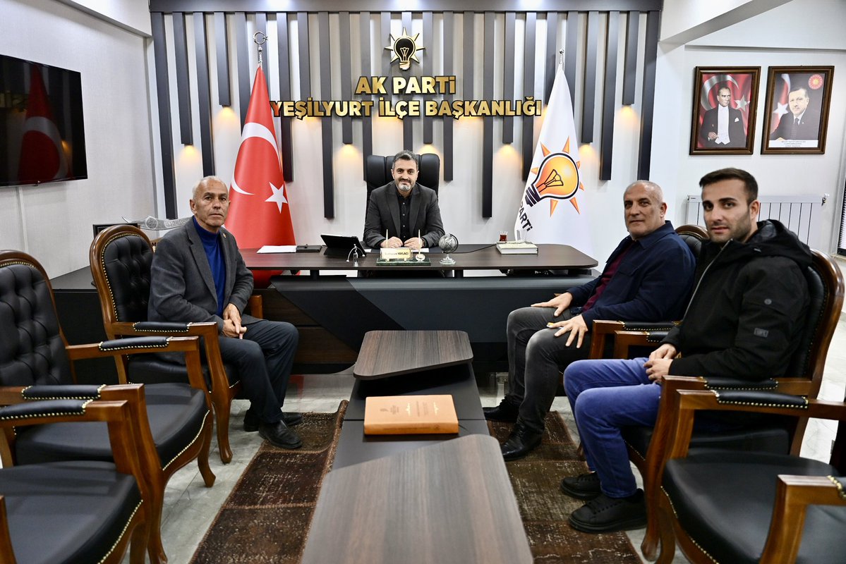 📍 AK Parti #Yeşilyurt İlçe Başkanlığı

#Özal Mahalle Muhtarımız Halit Çoban, parti binamızda bizleri ziyaret etti. 

Nazik ziyaretleri ve samimi sohbetleri için kendisine teşekkür ediyorum.