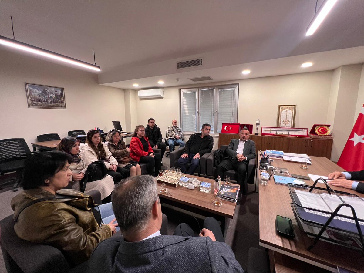 Anahtar Parti 🗝️🇹🇷🧿♥️
Eğitim politikaları Fatih Yalçın  Stk  başkanı Hayati Çetin başkanlarımız ile genel merkezde ücretli öğretmenlerin sorunlarını konuştuk. Bizi ağırladılar. Sağolsunlar.

<a href="/anahtarparti/">Anahtar Parti</a> 
<a href="/fatihyalciintr/">Prof.Dr. Fatih Yalçın</a> 
<a href="/Hayaticetin40/">Hayati Çetin</a>