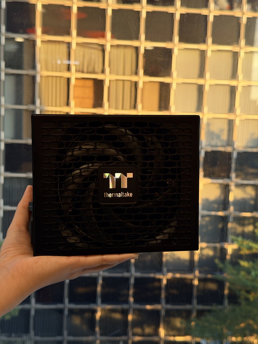 ThermaltakeInc's tweet image. Power you can trust.

The Toughpower i1650W delivers digital precision with Titanium efficiency and full ATX 3.1 support, ready for next gen GPUs with four native 12V 2x6 connectors.

🔍 Explore more: reurl.cc/ORbpA9

#Thermaltake #PSU #Toughpoweri1650 #ATX3_1 #PCIe5_1