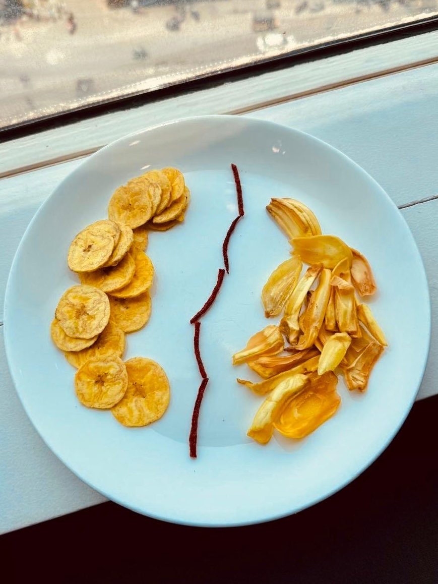 AusCGChennai's tweet image. Happy #Vishu to all celebrating today!

There’s a debate in our office on the best variety of #Kerala chips; Banana vs Jackfruit.

Which side are you on?