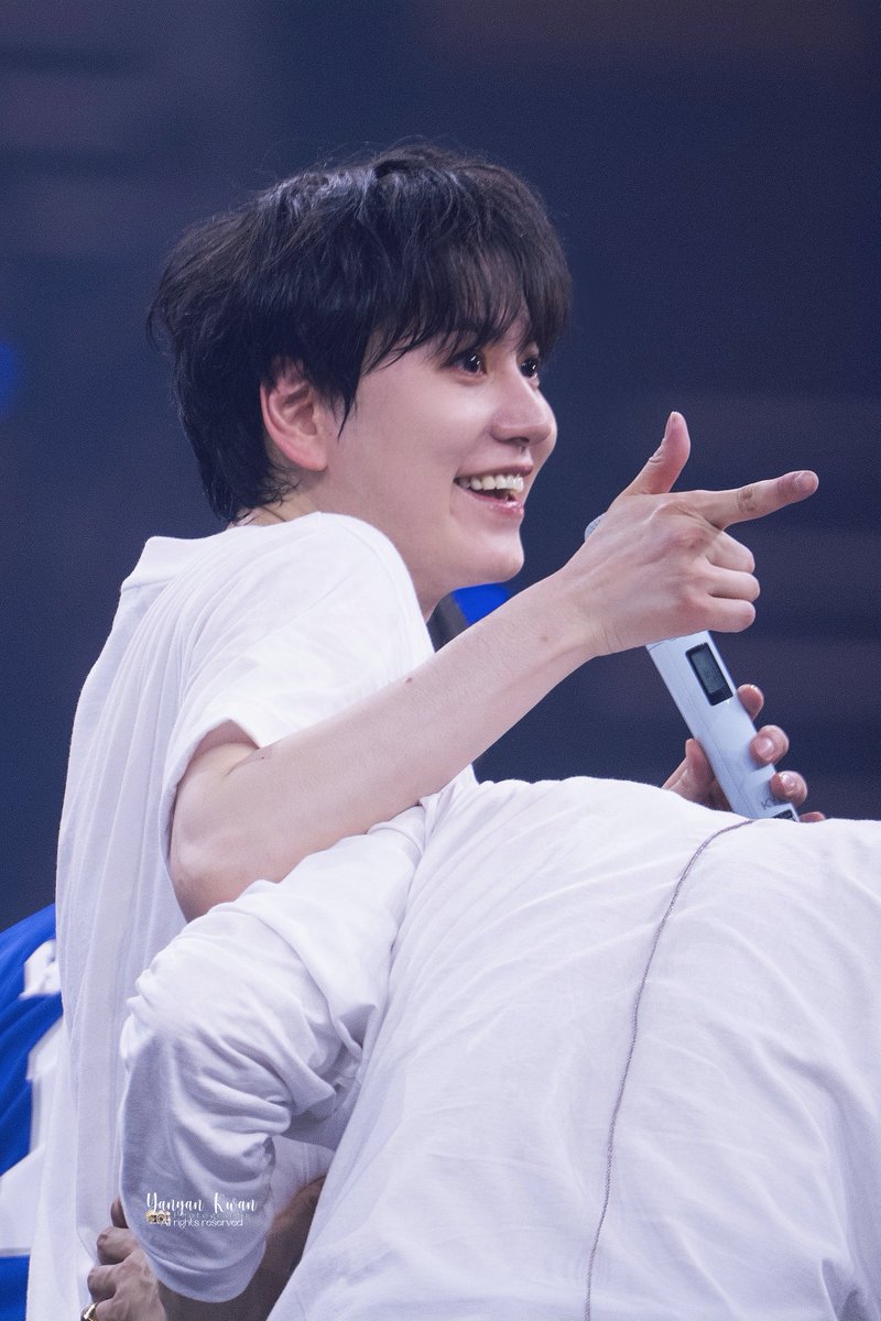yyyankkk's tweet photo. I miss this man so much.
Kyu with his sparkling eyes, 
playfully teasing his own hyung.

20260404 SJ Core in Seoul DAY 2

🩵🩵

@GaemGyu 

#규현 #조규현 #슈퍼주니어 #KyuHyun #圭賢 #SJ_CORE https://t.co/lbK1y7FV9m
