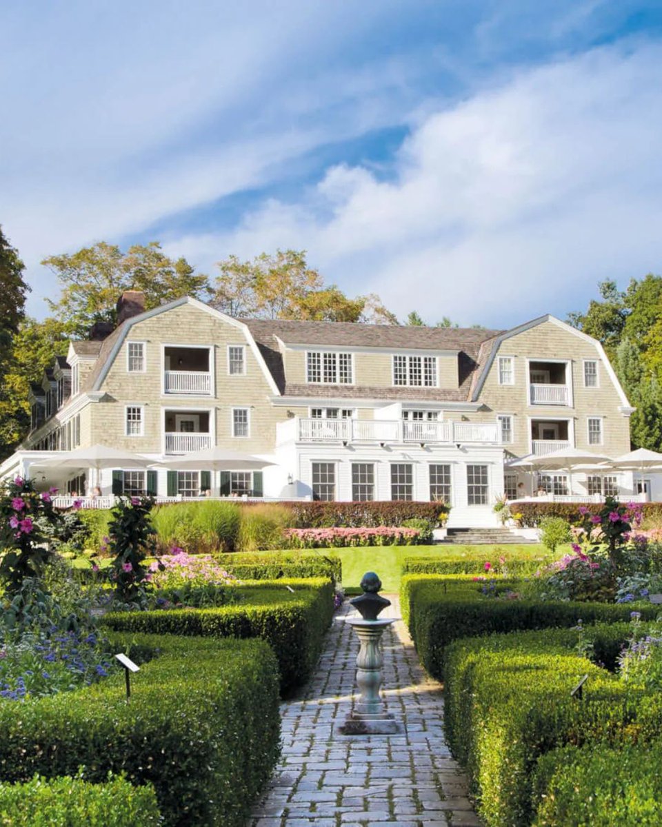 swgraphic's tweet photo. Just booked a stay at Mayflower Inn &amp; Spa, Auberge Collection for a birthday celebration and wellness getaway. The property is designed around a quieter pace, which makes it a great pick for couples looking to reset. 💬 Planning a spa getaway with perks? DM me https://t.co/0xWL07BSOn