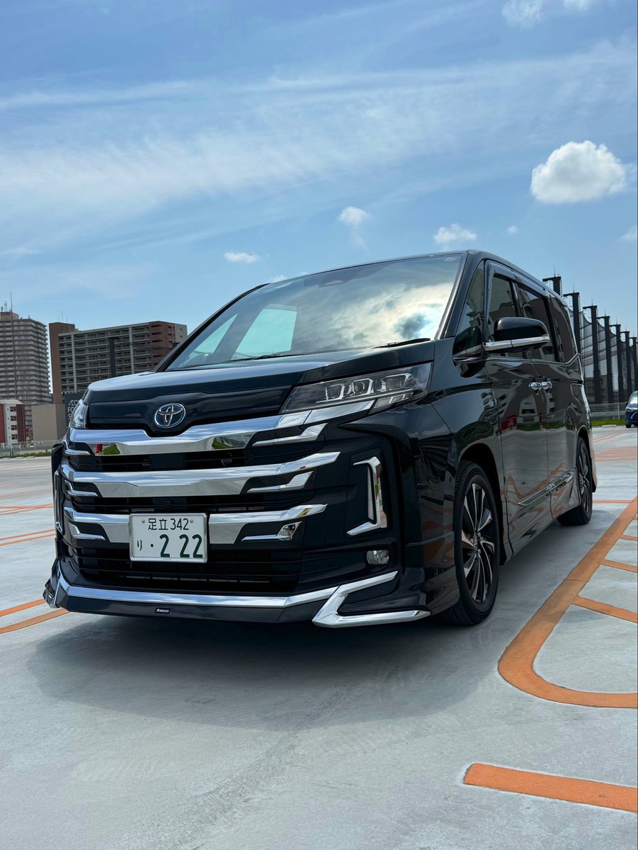 mmyuu322's tweet photo. 新車より綺麗に￼￼💪
アルヴェルの改良と納期次第だけど
このまま初回車検入れて2年乗るかな〜
都内で6歳3歳の子育てファミリーカーには
やっぱりノアサイズが最適なんだよね〜 https://t.co/0dvFHF8Il3