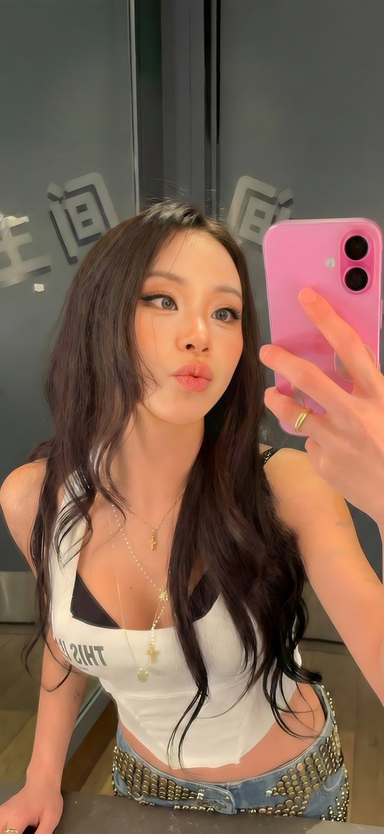 ForeverTwiceOT9's tweet image. Wednesday Chaeyoung. Part 1

FULL SCREEN WALLPAPERS.

Go to my Google drive and download 80000 HD Twice photos for free.

#TWICE #트와이스 #ONCE #원스 
#채영 #チェヨン #CHAEYOUNG #彩瑛