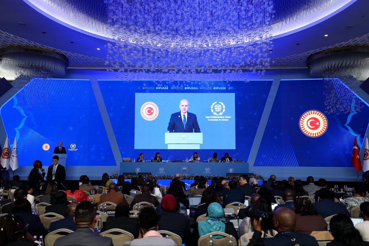 NumanKurtulmus's tweet image. Tarih boyunca nice buluşmaya ev sahipliği yapan İstanbul’da, TBMM’nin ev sahipliğinde düzenlenen 152. Parlamentolar Arası Birlik Genel Kurulu kapsamında Kadın Parlamenterler Forumu’nun açılış oturumuna katıldık.

Kadın Parlamenterler Forumu’nu sıradan bir toplantı olarak