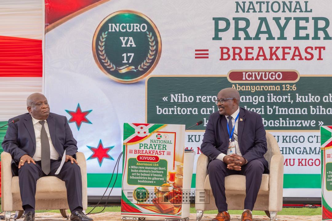 Ndarangavy69117's tweet photo. #Se_Barundi ati:<<Urindiriye gusaba ikigongwe #Imana ,ikamara gufata ingingo ntiyisubirako.
🧏 Indongozi zose zitegerezwa kumenya ko ziri nico zizobazwa imbere Y'IMANA kandi ko indongozi icumuye ihanga rishobora kuhahonera.
#Bujumbura14_04_2026
#PrayerBreakFast
===
@GeneralNeva https://t.co/SWsAC5uE74