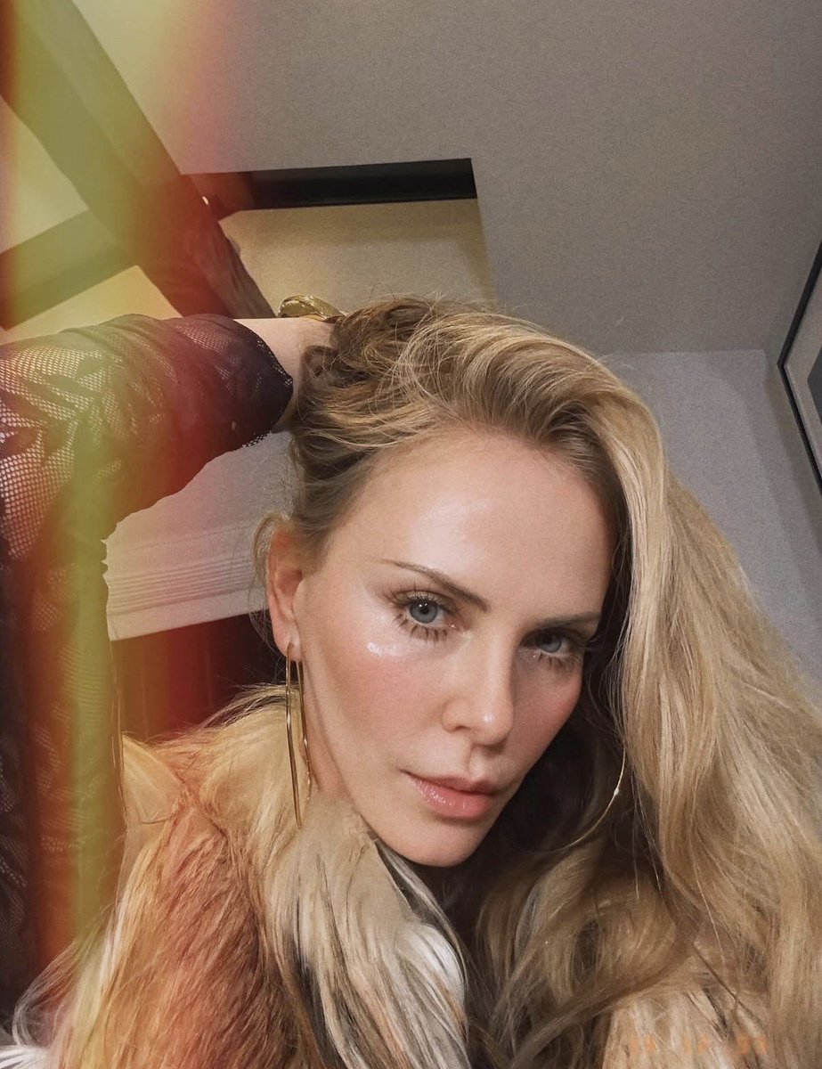 Charlize Theron tweet media