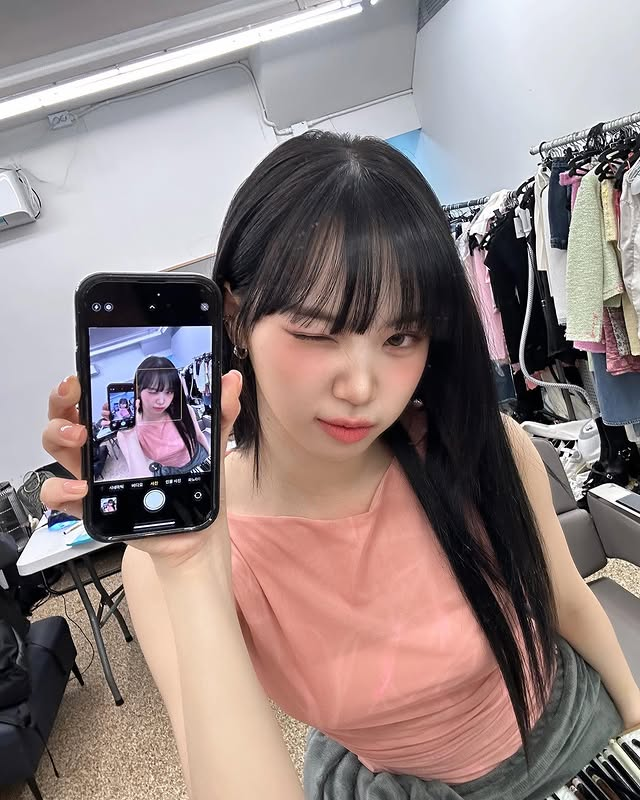 hourly chaewon ☆ tweet media