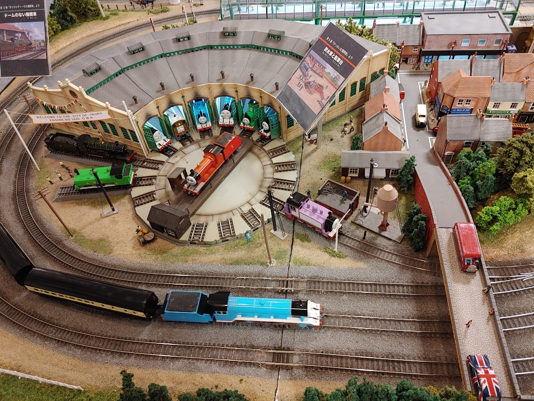 「きかんしゃトーマスの世界展」8.4.15
　横浜高島屋8階にて「きかんしゃトーマスの世界展」が行われております。
入場時間：午前10時～午後6時30分まで（午後7時閉場）／※最終日は午後4時30分まで（午後5時閉場）詳細はホームページをご覧ください。模型の設営に少し参加しました。