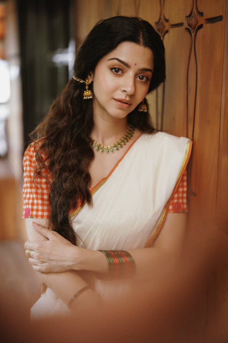 Vedhika tweet media