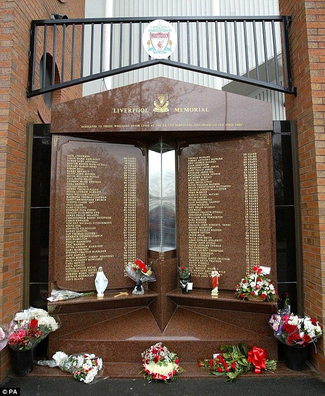 AlexAv0805's tweet photo. Hillsborough 15/4/1989
#NeverForgotten 
#LiverpoolFC 
#YNWA https://t.co/XlY4nwBTxf