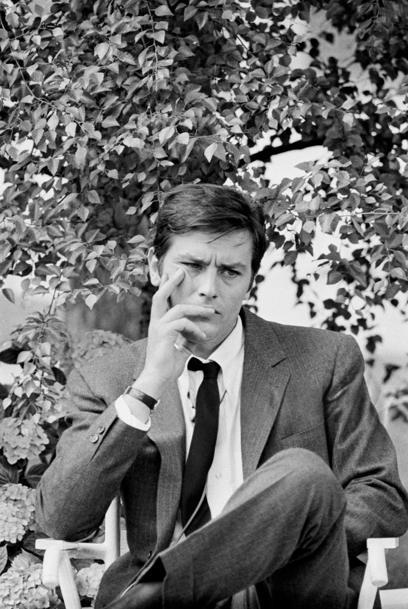 DelonSociety's tweet image. Alain Delon on the set of "Le Samouraï", 1967.

#AlainDelon #Delon #Film