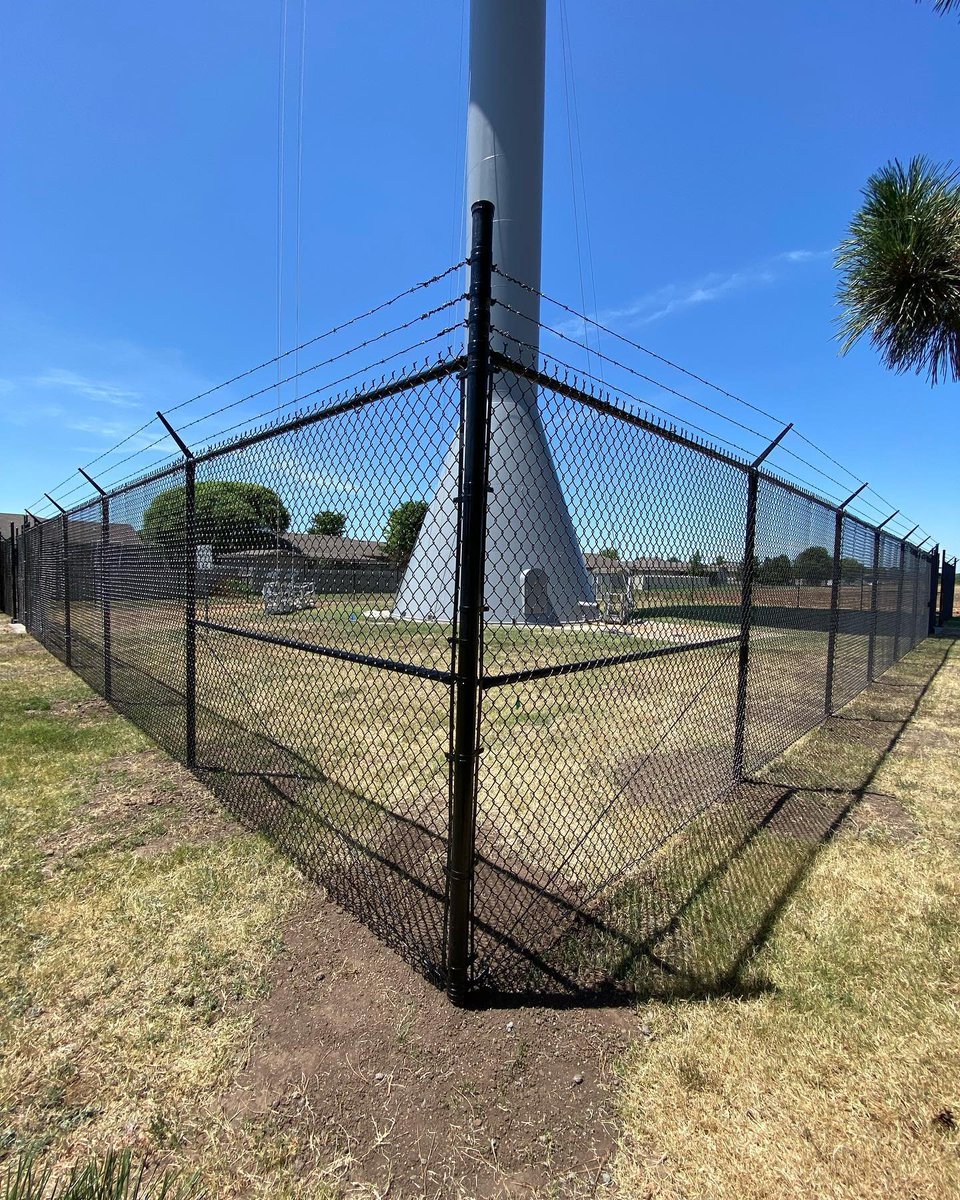 zemingwiremesh's tweet photo. Strong, flexible, long-lasting chain link fence!
Anti-rust, anti-corrosion Fast install, low maintenance 
Perfect for yards, farms, factories, playgrounds.Protect what matters, economically.
Email: sales03@hbzmwiremesh.comWebsite: https://t.co/EdUnS7tHUJ 18631875581 https://t.co/gLhLwlwAZu