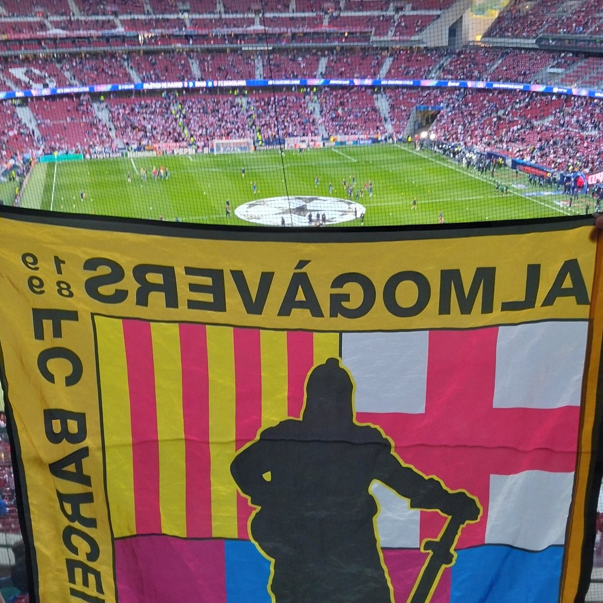 ConfePenyesFCB's tweet photo. 🌏 Penyes from all over were present in Madrid!
🫀 Our passion will never fade!

🔵🔴 #FemBarçaFemPenya #ForçaBarça https://t.co/qGQ3yFm6Xf