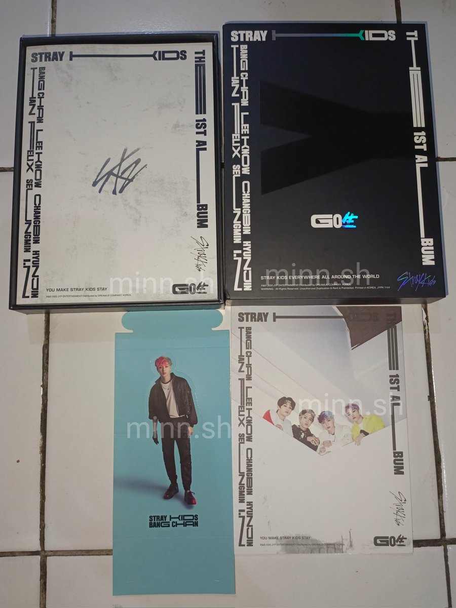 minn_sh's tweet photo. WTS Album StraybKids Go Live Limited Version

Dijual 1 set kayak yg di foto ya
Include:
Album CD
Photobook
Lyrics card
Mini standee Bangchan https://t.co/Ie5wVBbBRI