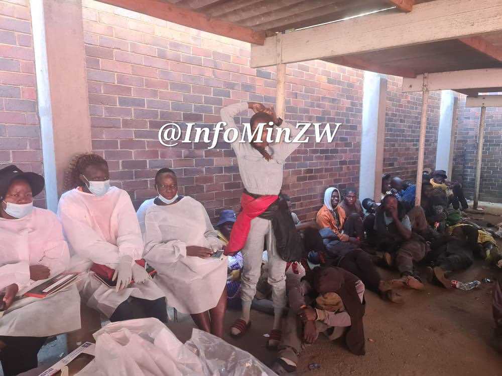 StarFMNews's tweet image. Harare Police round up over 100 street dwellers in early morning CBD operation.

Children to be placed in registered care facilities. 
Authorities cite drug abuse, poor sanitation &amp;amp; theft as key concerns.

#Harare #PublicSafety 🇿🇼