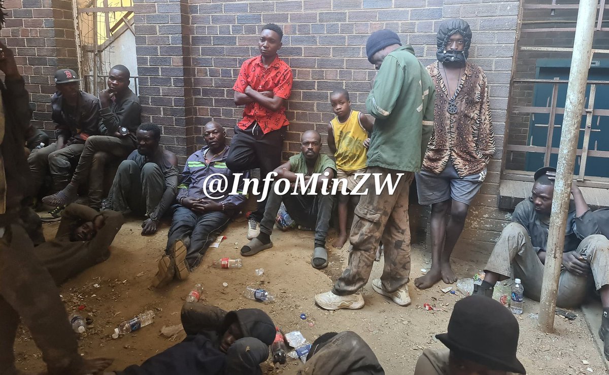 StarFMNews's tweet image. Harare Police round up over 100 street dwellers in early morning CBD operation.

Children to be placed in registered care facilities. 
Authorities cite drug abuse, poor sanitation &amp;amp; theft as key concerns.

#Harare #PublicSafety 🇿🇼