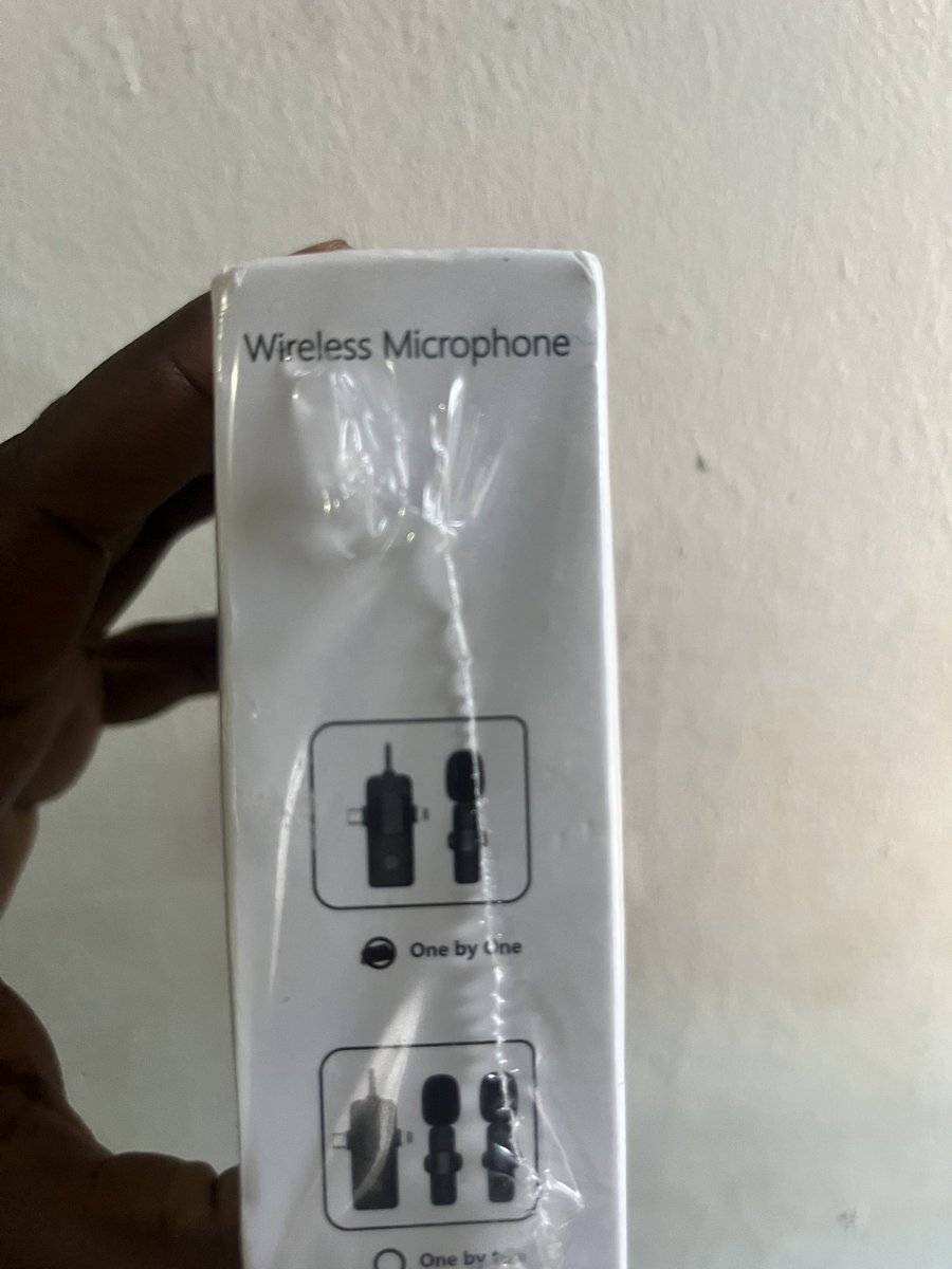 iOkoree's tweet image. Speaking of lapel mics, I have one for sale at ¢250 only. 
Contains- 1 Wireless Mic &amp;amp; Connector. 
#ContentCreation
#StartNow