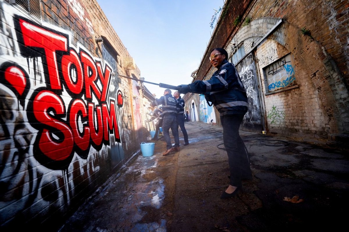 MittensOff's tweet image. That tag is going to take some shifting Kemi! #Badenoch #Tories