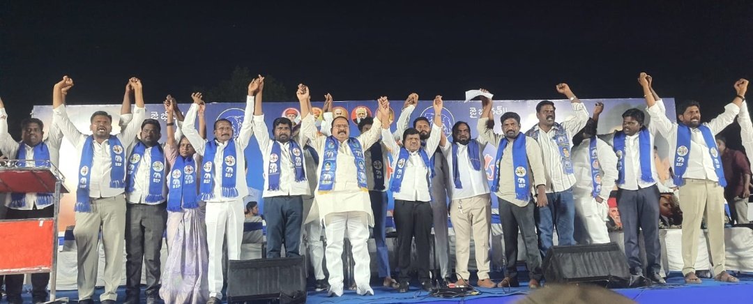 Bandi_prudhvi's tweet photo. షాద్ నగర్ తో మొదలు పెట్టి..
బడంగ్ పేట్ తో భరోసా ఇచ్చి..
ఓరుగల్లు గడ్డ మీద బహుజనుల పోలికేకను వినిపించి, తెలుగు నేలపై బేహేన్ మాయావతి గారి నాయకత్వంలో ఫూలే -అంబేద్కర్ - కాన్షిరాం గారి కలలను నిజం చేసేందుకు నిరంతరం శ్రమిస్తున్న బిఎస్పీ తెలంగాణ రాష్ట్ర అధ్యక్షులు ఇబ్రాం శేఖర్ అన్న గారు. https://t.co/NRYkq9R9q0