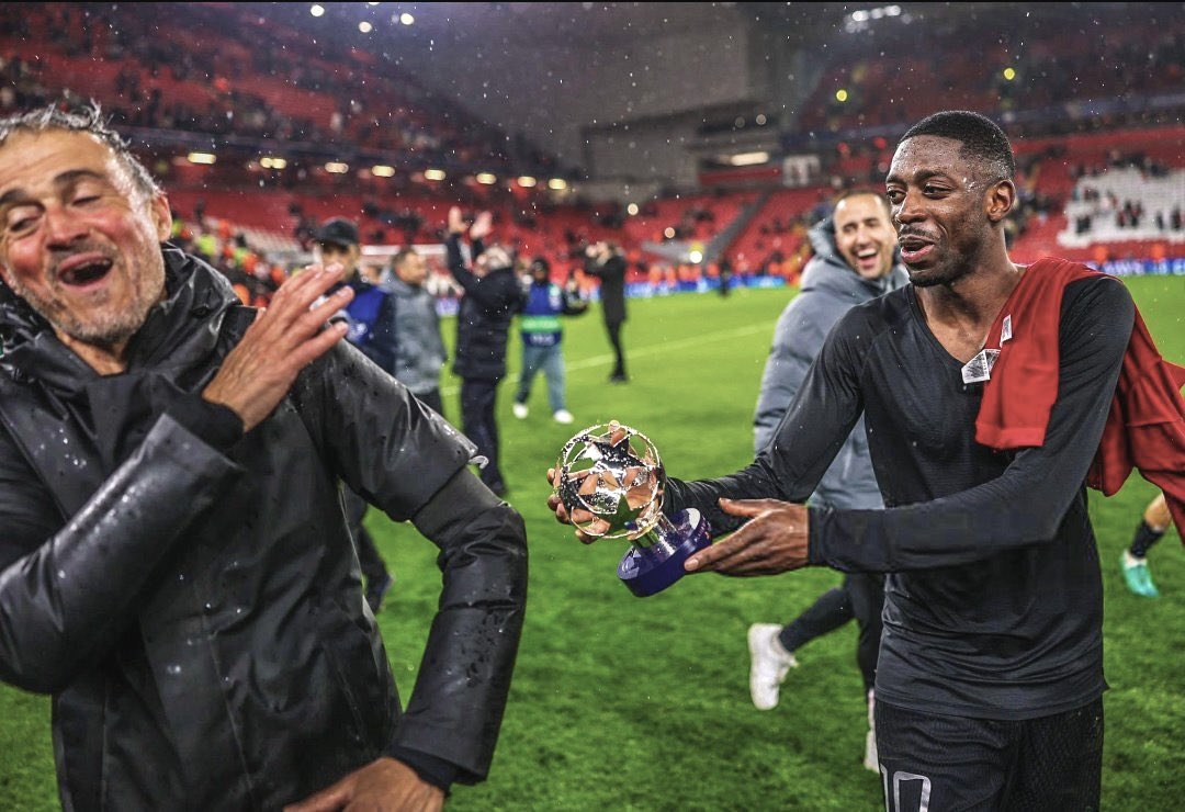 Awal 2023, Luis Enrique baru aja resign dr Timnas Spanyol setelah timnya flop di World Cup.

PSG, yang juga abis flop di UCL bareng Christophe Galtier, akhirnya nunjuk Enrique buat jadi pelatih baru.

PSG ini ibarat orang kaya yg punya designer brands mahal-mahal